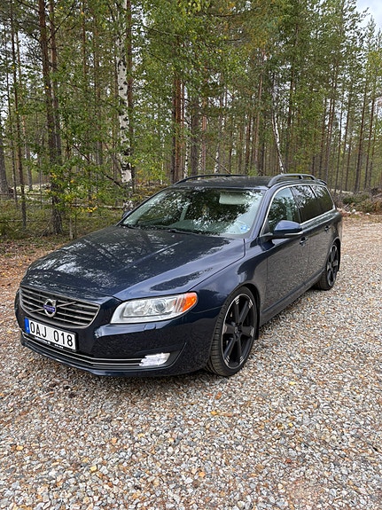 Volvo V70 2 of 6