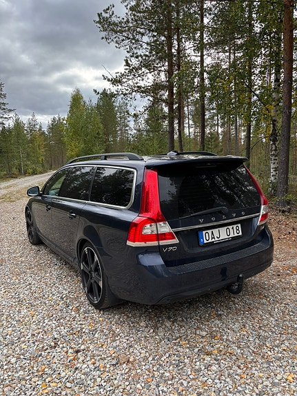 Volvo V70 3 of 6