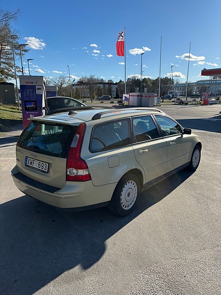 Volvo V50 3 of 9