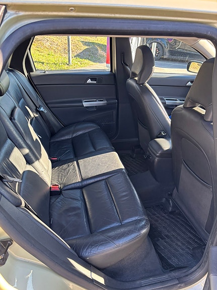Volvo V50 5 of 9