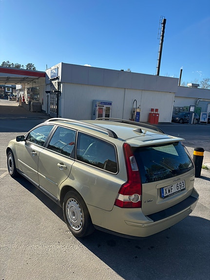 Volvo V50 2 of 9