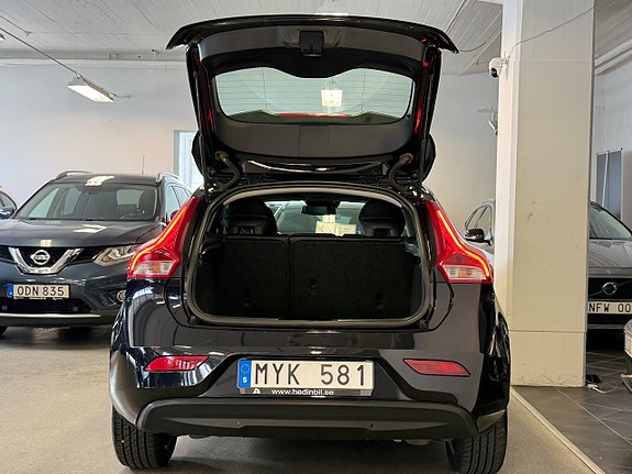 Volvo V40 8 of 16