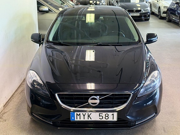 Volvo V40 3 of 16