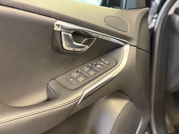 Volvo V40 14 of 16