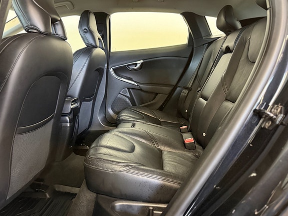 Volvo V40 15 of 16
