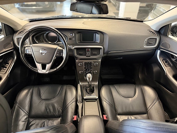 Volvo V40 11 of 16