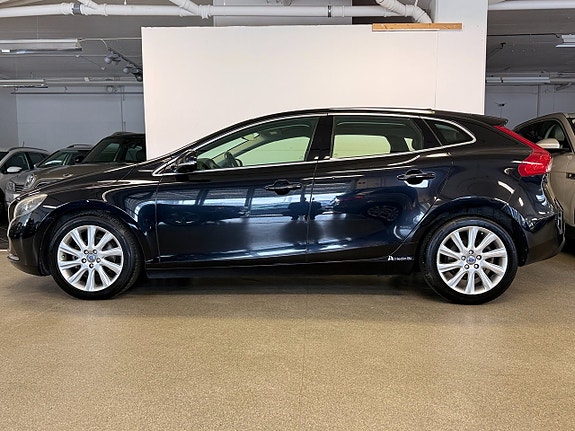 Volvo V40 2 of 16