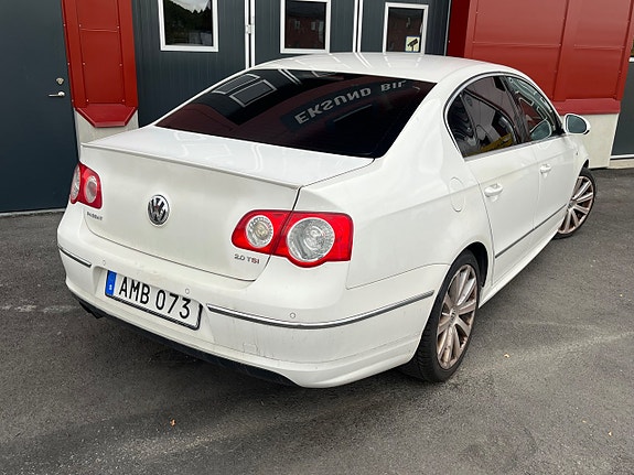 Volkswagen Passat 4 of 9