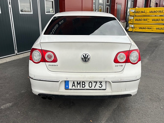 Volkswagen Passat 7 of 9