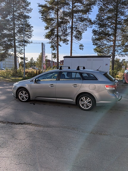 Toyota Avensis 2 of 12