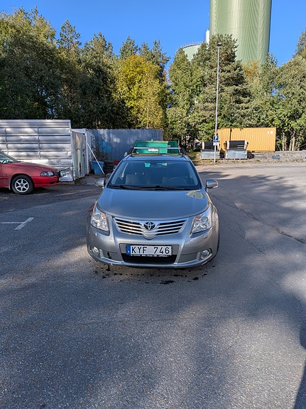 Toyota Avensis 4 of 12