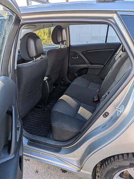 Toyota Avensis 6 of 12