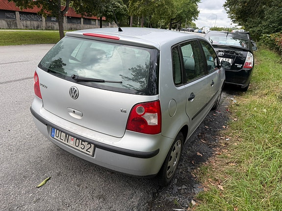 Volkswagen Polo 2 of 8