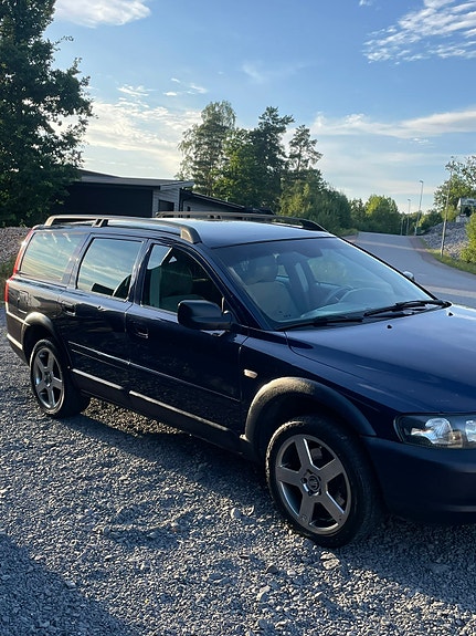 Volvo XC70 3 of 7