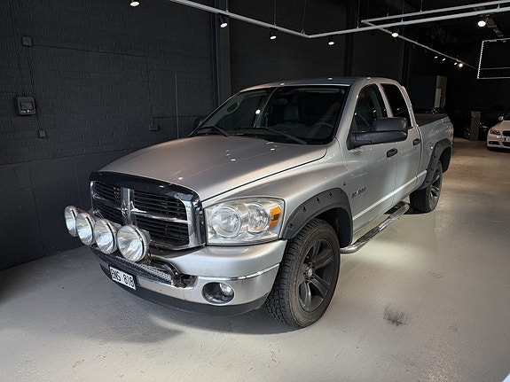 Dodge RAM 1500 2 of 5