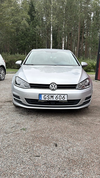Volkswagen Golf VII 2 of 9