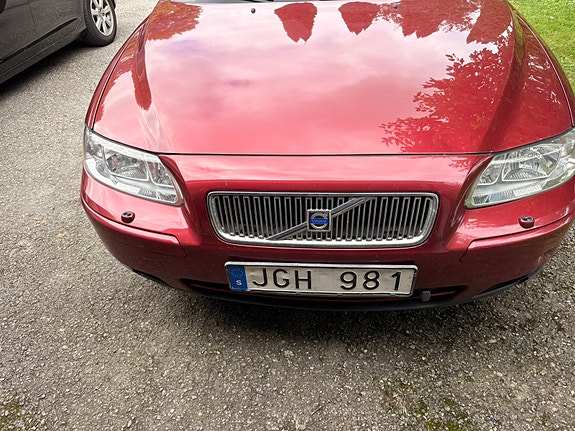 Volvo V70 3 of 7