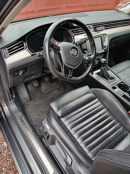 Volkswagen Passat 5 of 10