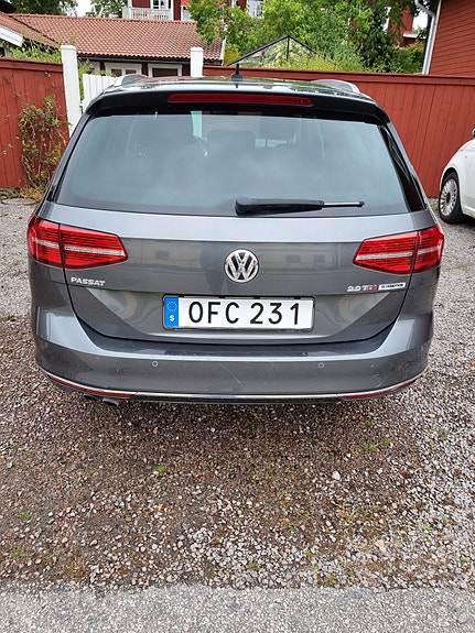 Volkswagen Passat 2 of 10
