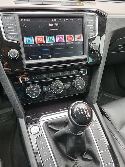 Volkswagen Passat 4 of 10