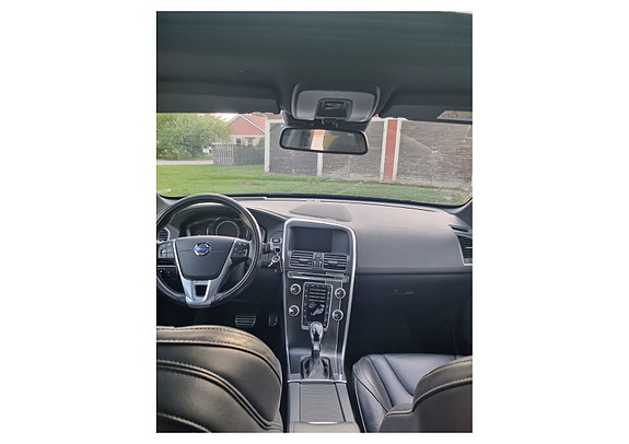 Volvo XC60 8 of 12