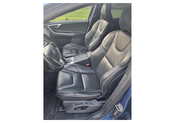 Volvo XC60 6 of 12