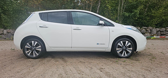 Nissan Leaf 2 of 8