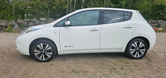 Nissan Leaf 3 of 8