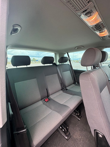 Volkswagen Caravelle 9 of 15