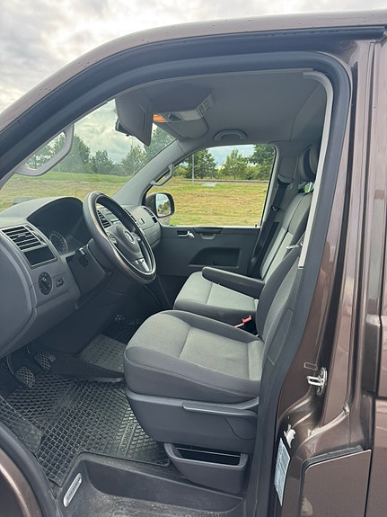 Volkswagen Caravelle 12 of 15