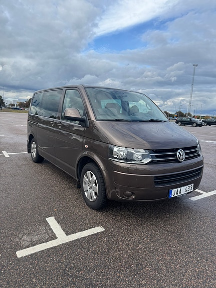 Volkswagen Caravelle 4 of 15