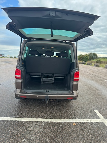 Volkswagen Caravelle 8 of 15