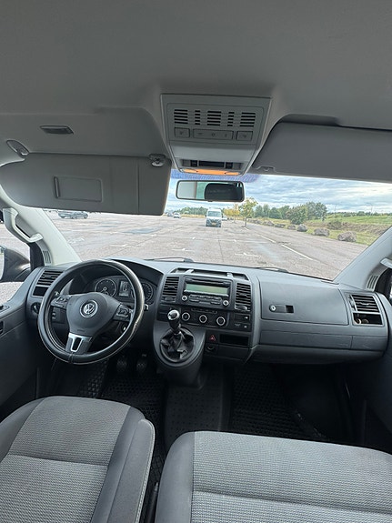 Volkswagen Caravelle 13 of 15