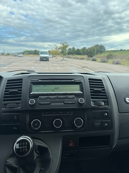 Volkswagen Caravelle 15 of 15