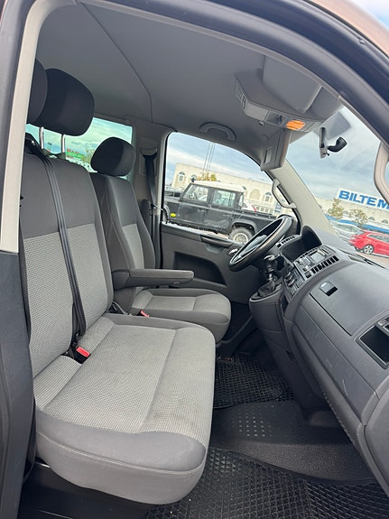 Volkswagen Caravelle 11 of 15