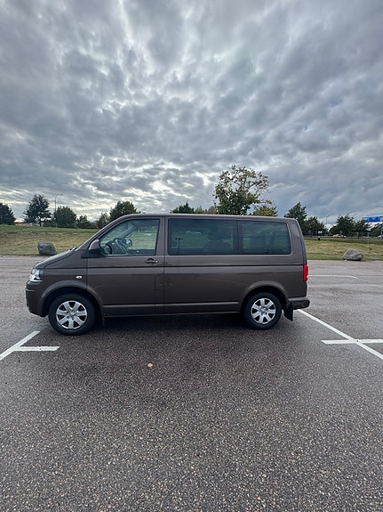 Volkswagen Caravelle 2 of 15