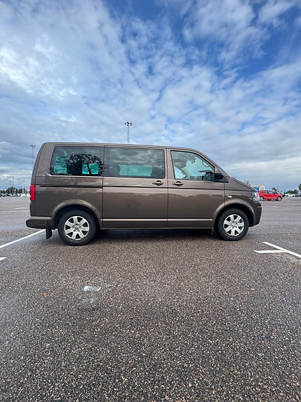 Volkswagen Caravelle 5 of 15