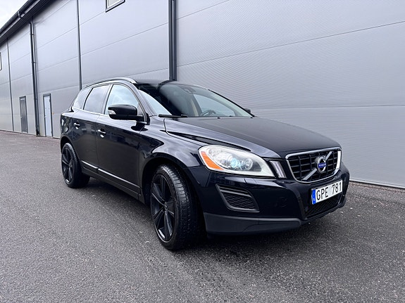 Volvo XC60 2 of 9