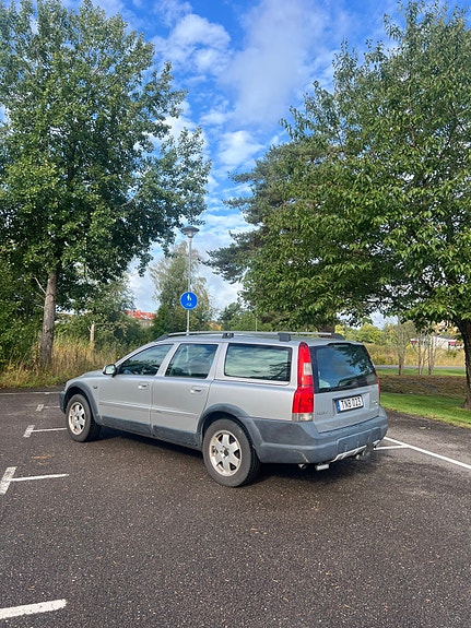 Volvo XC70 2 of 10