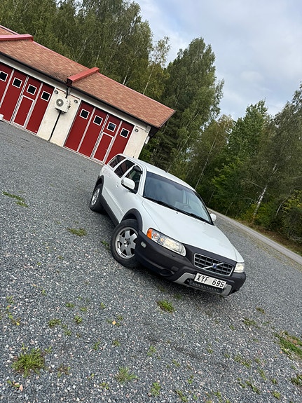 Volvo XC70 2 of 16