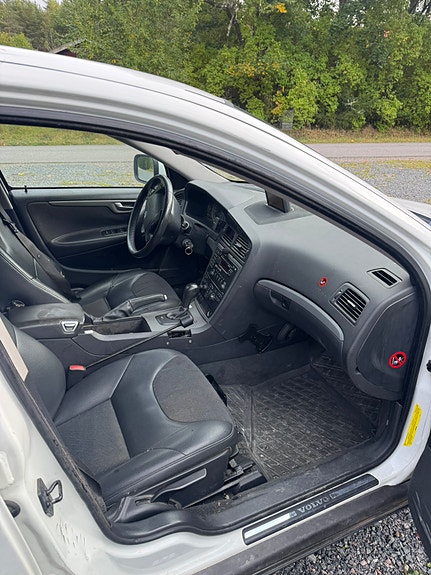 Volvo XC70 11 of 16
