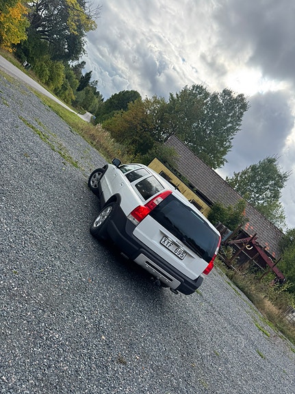 Volvo XC70 3 of 16