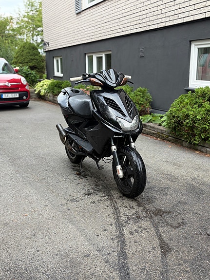 Yamaha Aerox 2 of 7