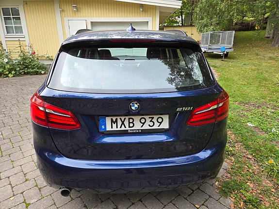 BMW 218i 4 of 13