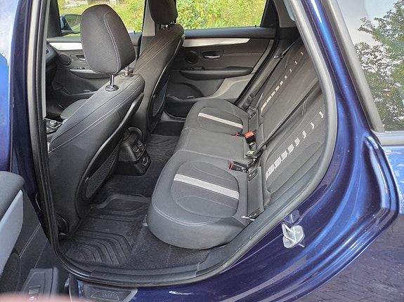 BMW 218i 6 of 13