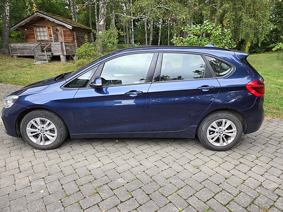 BMW 218i 2 of 13