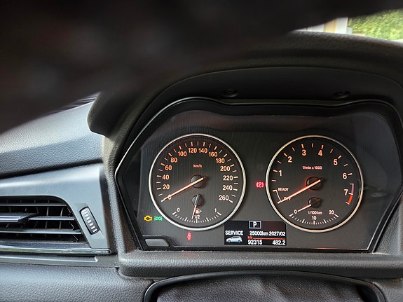 BMW 218i 9 of 13