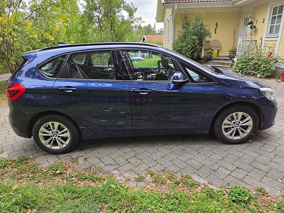 BMW 218i 3 of 13