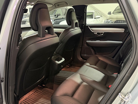 Volvo V90 10 of 23