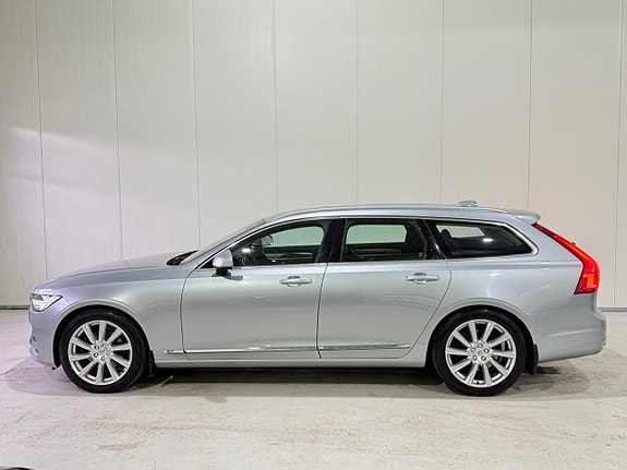 Volvo V90 2 of 23